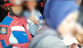 Petugas Penyelamat Sektor Pasar Rebo berhasil mengevakuasi dua anak yang disandera oleh ayah kandungnya di kawasan Kalisari, Kecamatan Pasar Rebo, pada Jumat (17/10) pagi.
