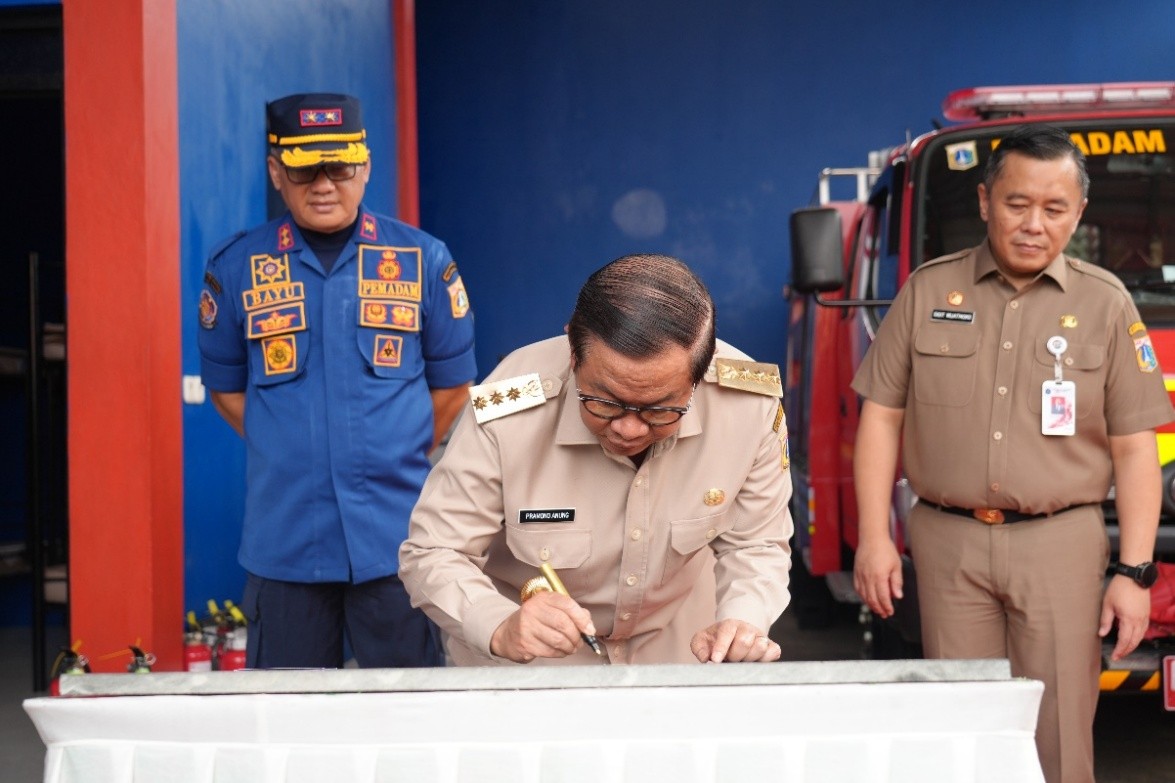 Gubernur DKI Jakarta, Pramono Anung, meresmikan Pos Pemadam Kebakaran yang berlokasi di RW 05, Kelurahan Kebayoran Lama Utara, Kecamatan Kebayoran Lama, Jakarta Utara didampingi oleh Kepala Dinas Gulkarmat Provinsi DKI Jakarta